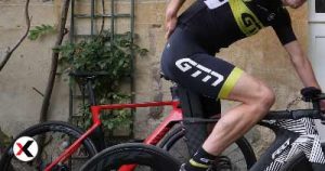 How-to-Avoid-Lower-Back-Pain-When-Cycling