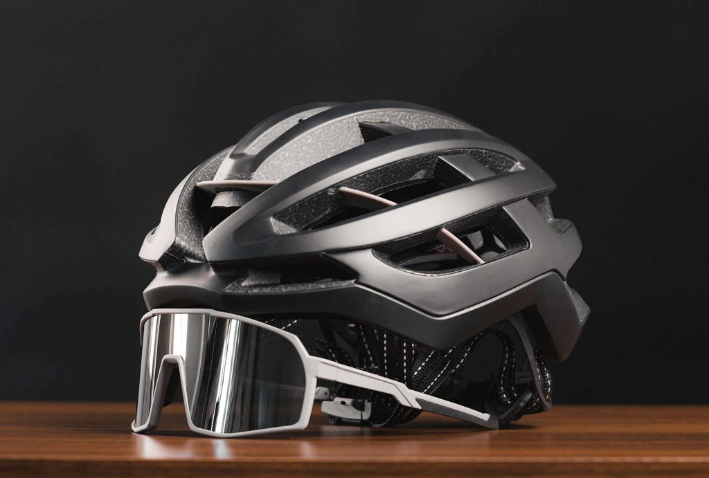 What are the four 4 steps to correctly fitting a bike helmet